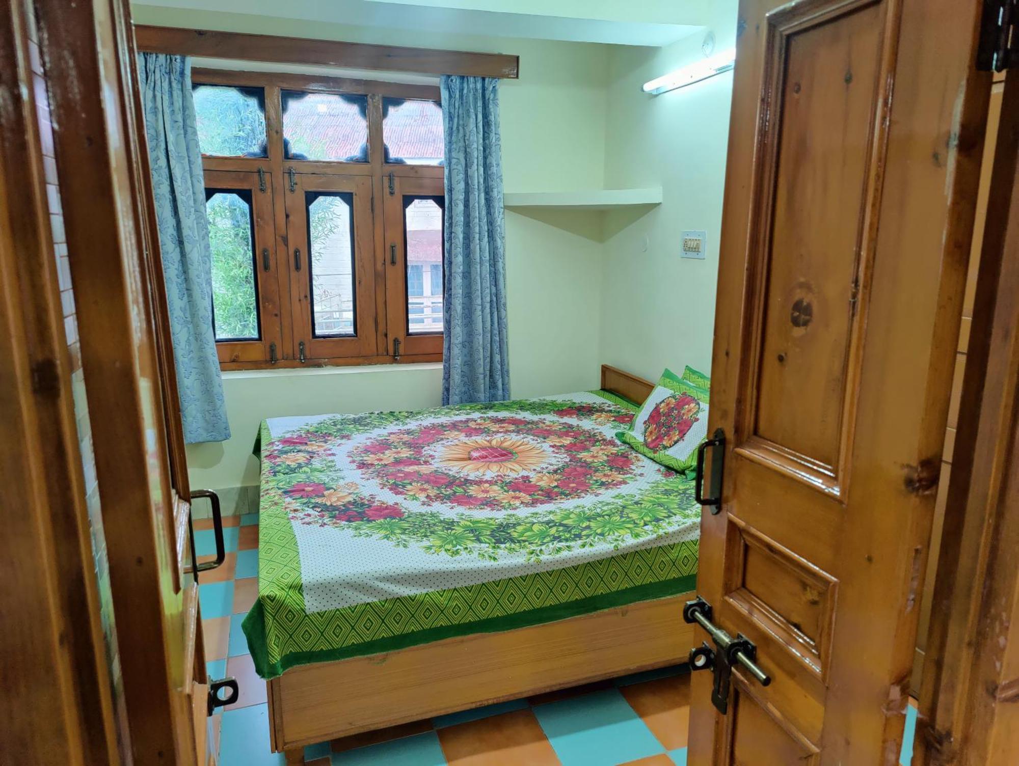 Silk Route Home Stay Кальпа Номер фото
